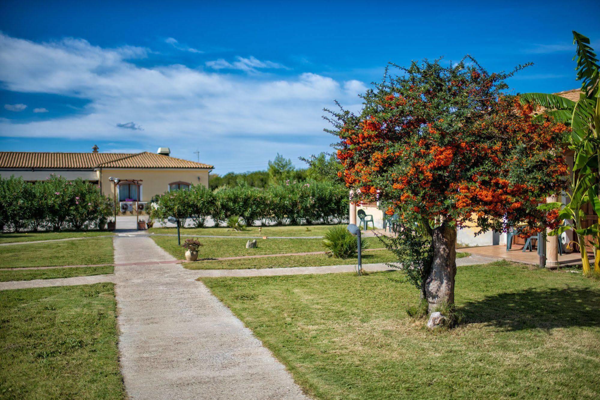 Hotel Perda Rubia San Giovanni Suèrgiu Екстериор снимка